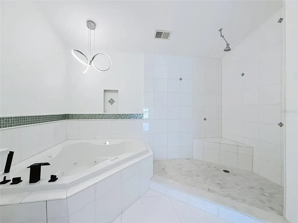 324 Leeward Island Clearwater Beach FL 33767