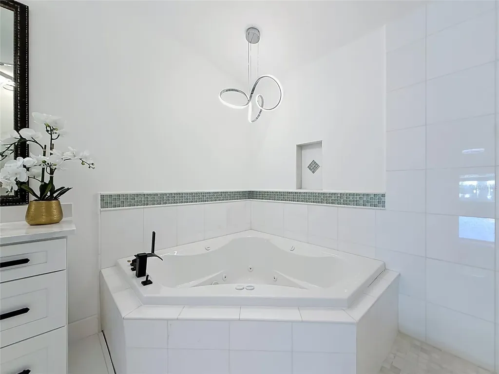 324 Leeward Island Clearwater Beach FL 33767