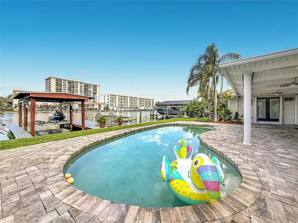 324 Leeward Island Clearwater Beach FL 33767