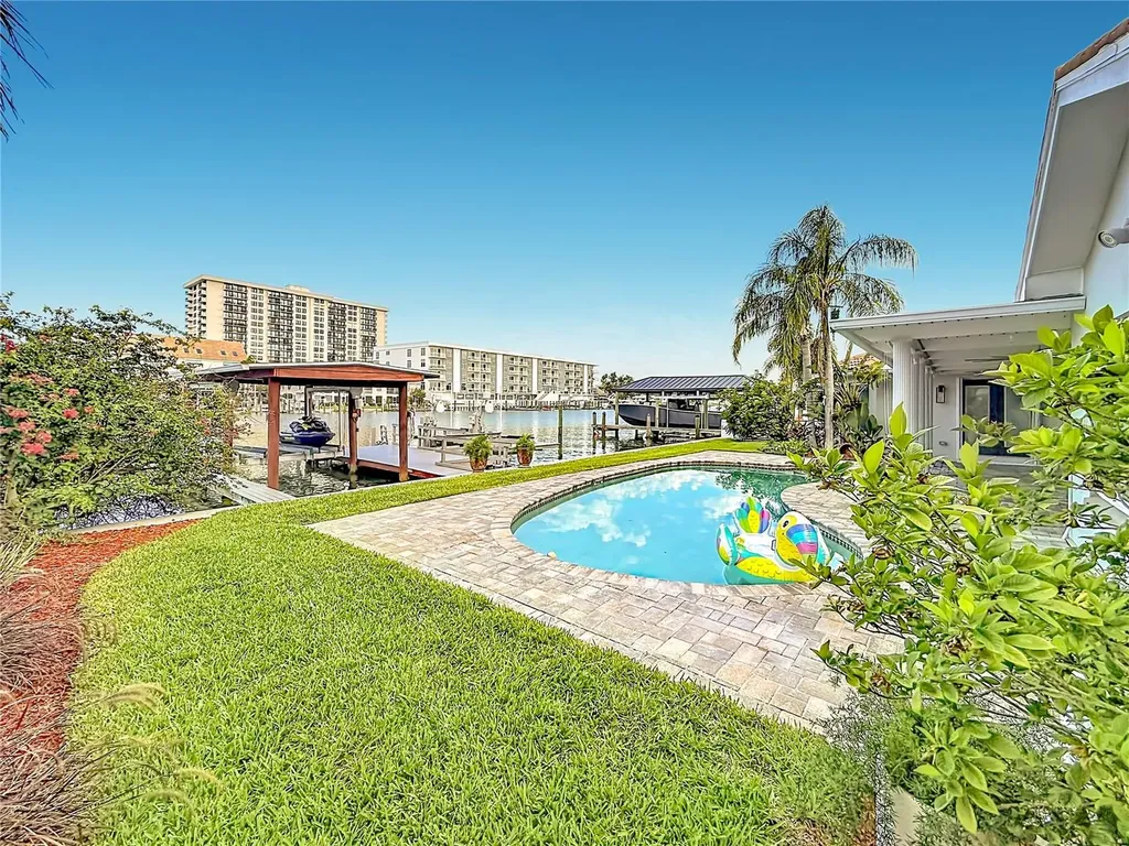 324 Leeward Island Clearwater Beach FL 33767