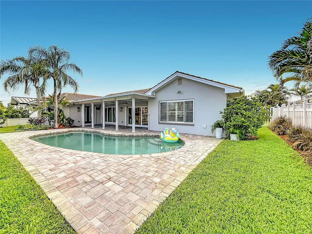 324 Leeward Island Clearwater Beach FL 33767