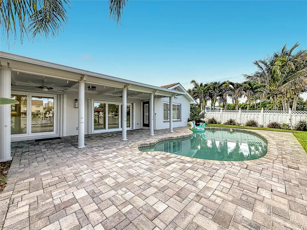 324 Leeward Island Clearwater Beach FL 33767