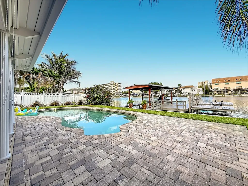 324 Leeward Island Clearwater Beach FL 33767