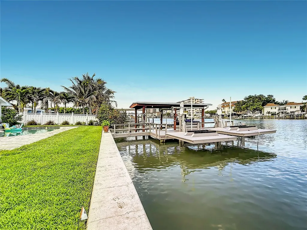 324 Leeward Island Clearwater Beach FL 33767