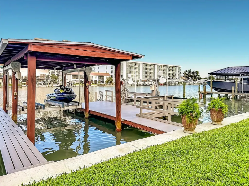 324 Leeward Island Clearwater Beach FL 33767