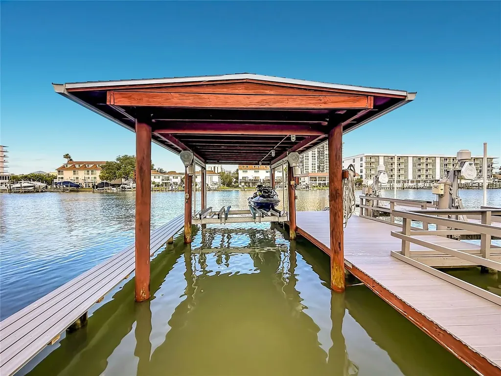 324 Leeward Island Clearwater Beach FL 33767
