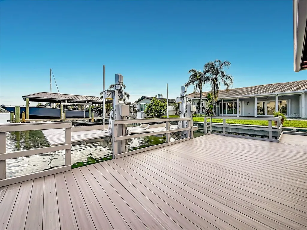 324 Leeward Island Clearwater Beach FL 33767