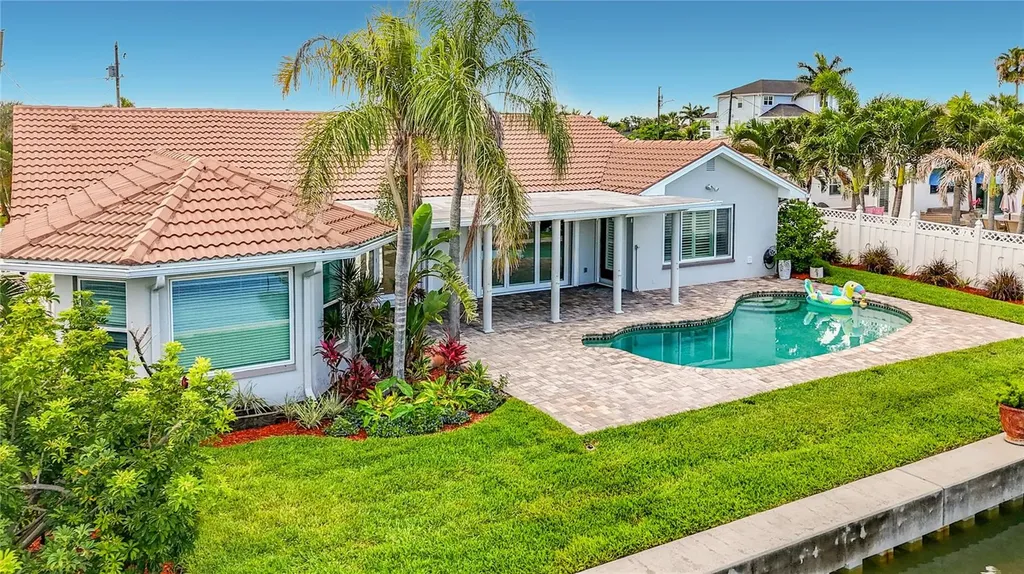324 Leeward Island Clearwater Beach FL 33767