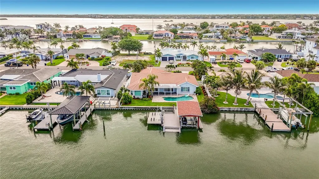 324 Leeward Island Clearwater Beach FL 33767