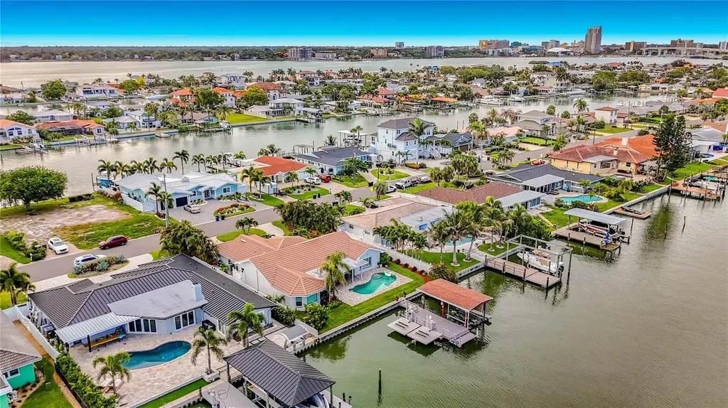 324 Leeward Island Clearwater Beach FL 33767