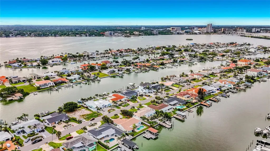 324 Leeward Island Clearwater Beach FL 33767