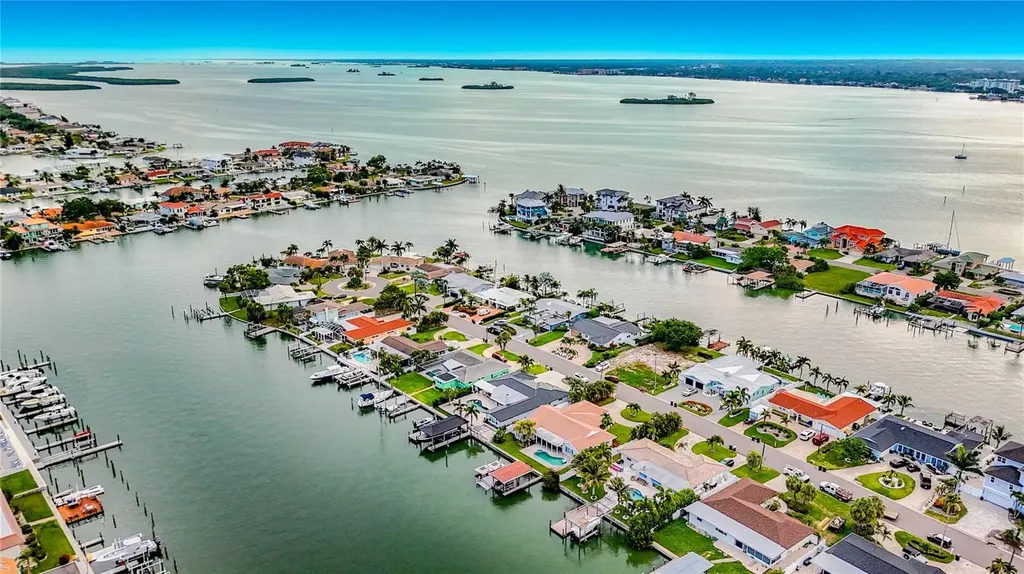 324 Leeward Island Clearwater Beach FL 33767