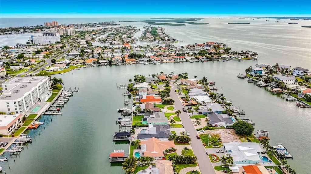 324 Leeward Island Clearwater Beach FL 33767
