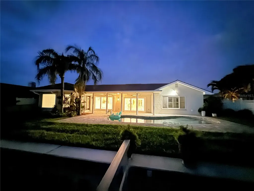 324 Leeward Island Clearwater Beach FL 33767