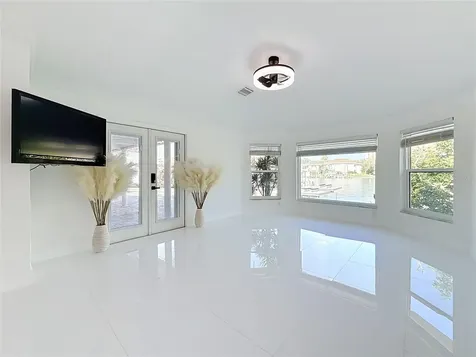 324 Leeward Island Clearwater Beach FL 33767