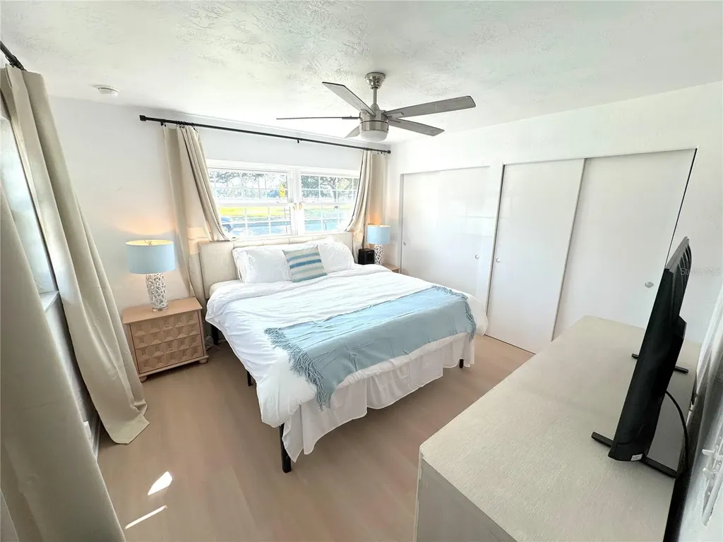 5813 26th Avenue N St Petersburg FL 33710