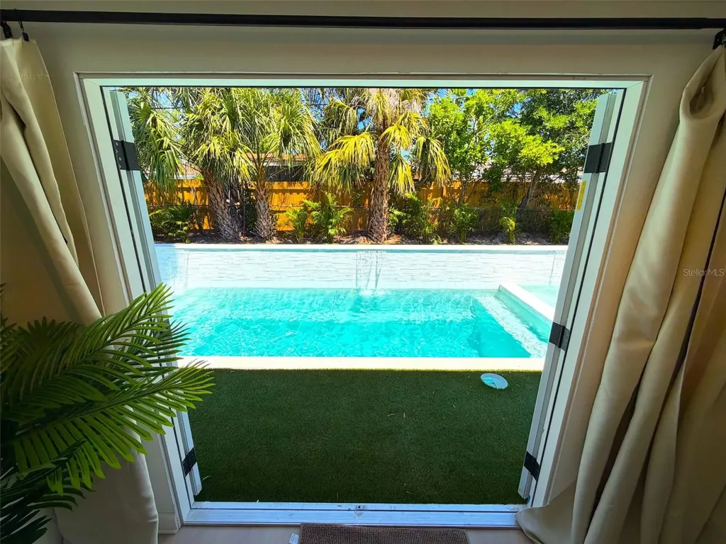 5813 26th Avenue N St Petersburg FL 33710