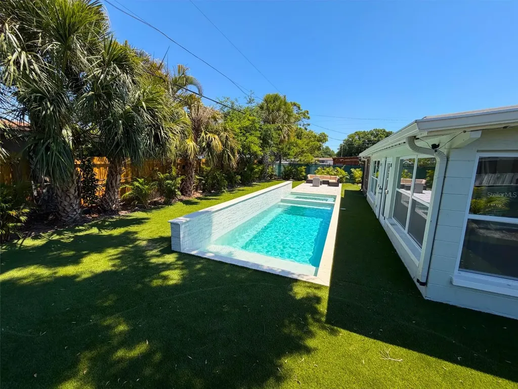 5813 26th Avenue N St Petersburg FL 33710