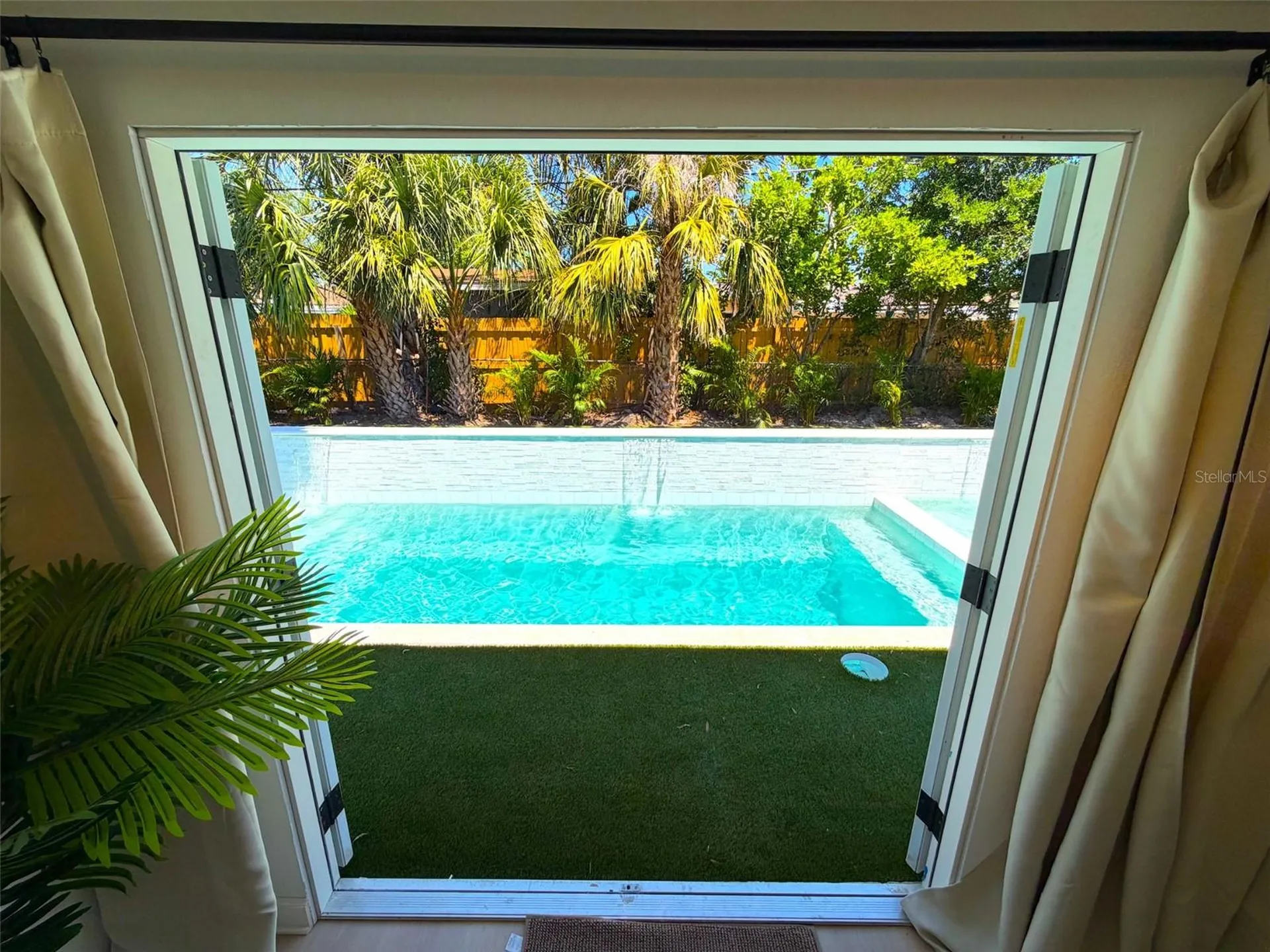 5813 26th Avenue N St Petersburg FL 33710