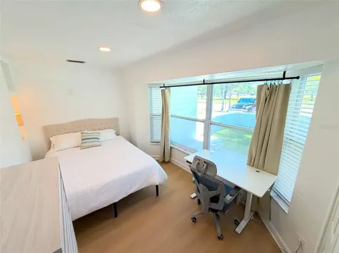5813 26th Avenue N St Petersburg FL 33710