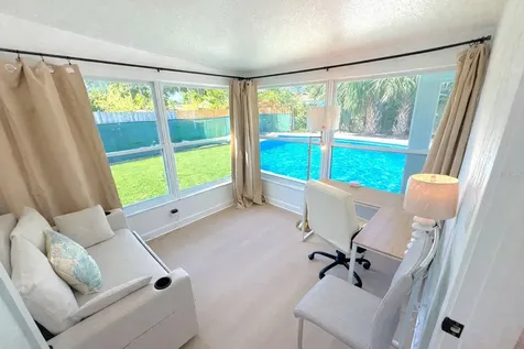 5813 26th Avenue N St Petersburg FL 33710