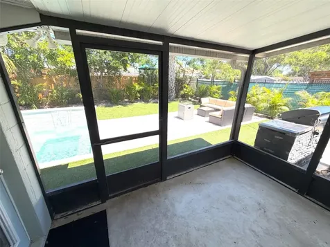 5813 26th Avenue N St Petersburg FL 33710