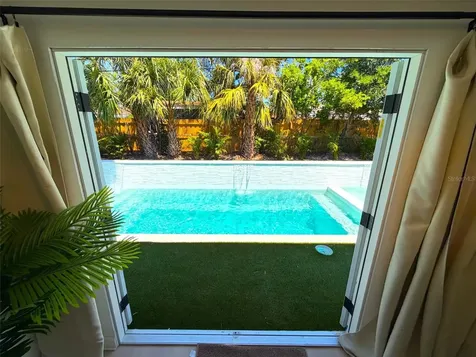 5813 26th Avenue N St Petersburg FL 33710