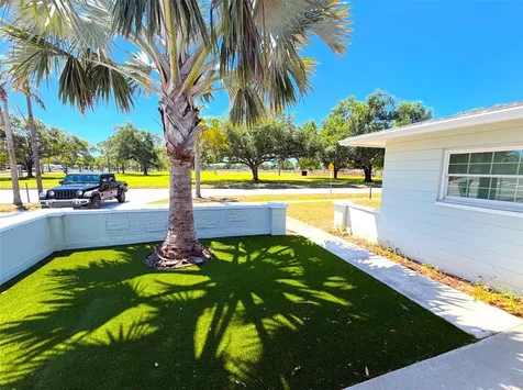 5813 26th Avenue N St Petersburg FL 33710