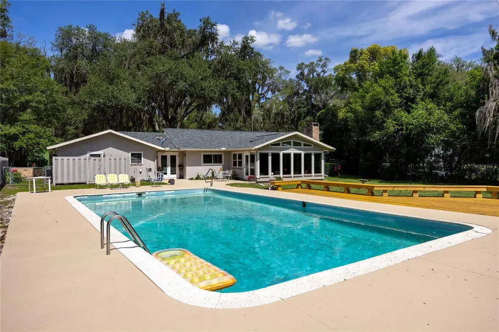 3933 SE State Road 21 Keystone Heights FL 32656
