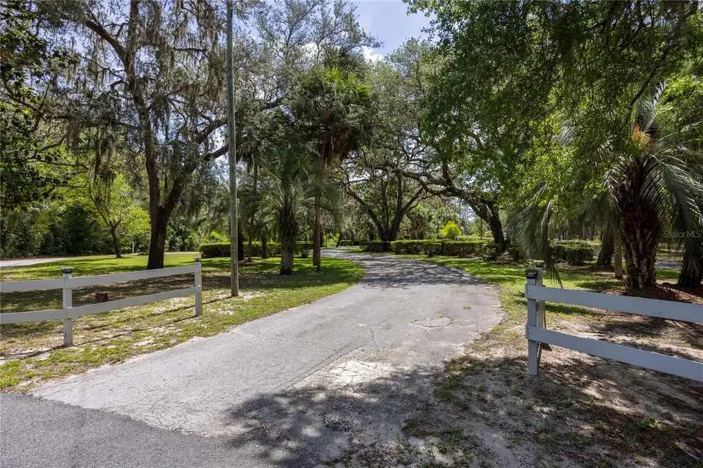 3933 SE State Road 21 Keystone Heights FL 32656