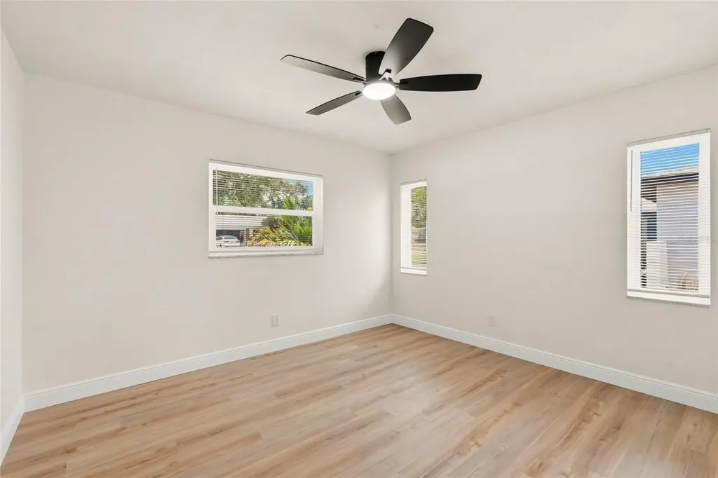 2580 68th Avenue S St Petersburg FL 33712