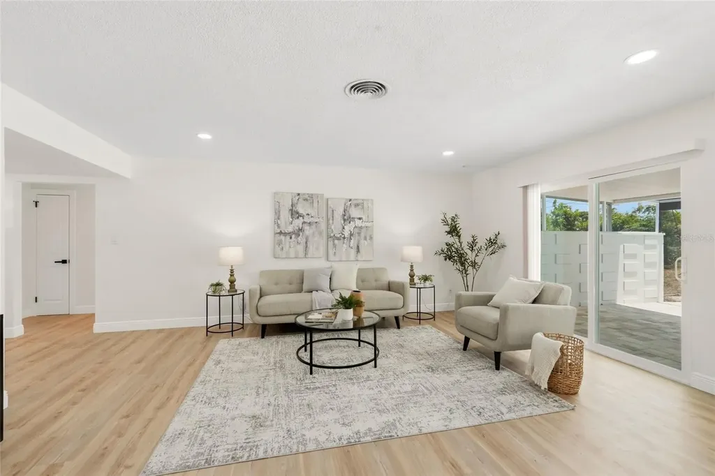 2580 68th Avenue S St Petersburg FL 33712