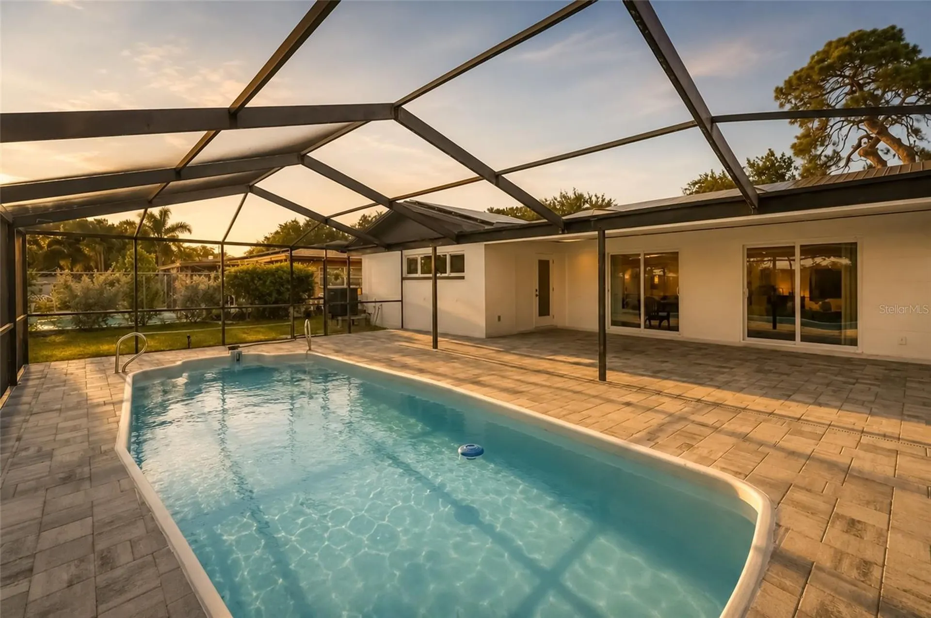 2580 68th Avenue S St Petersburg FL 33712