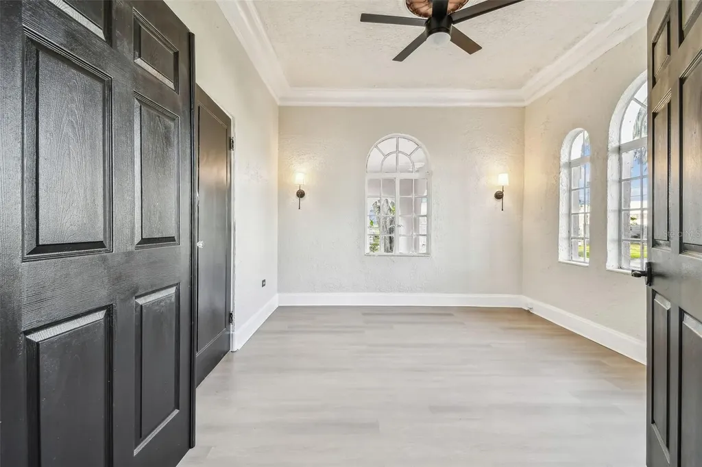 2102 W La Salle Street Tampa FL 33607