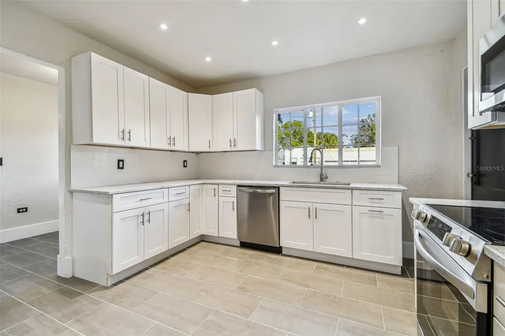 2102 W La Salle Street Tampa FL 33607