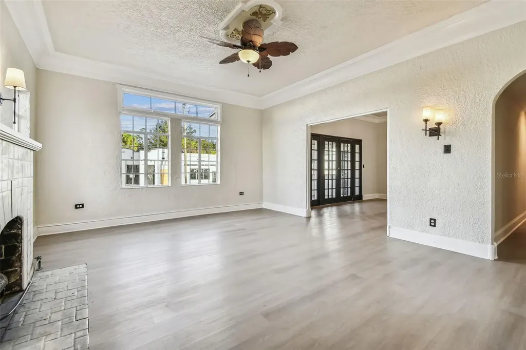 2102 W La Salle Street Tampa FL 33607