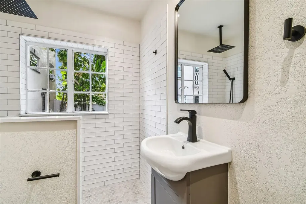 2102 W La Salle Street Tampa FL 33607
