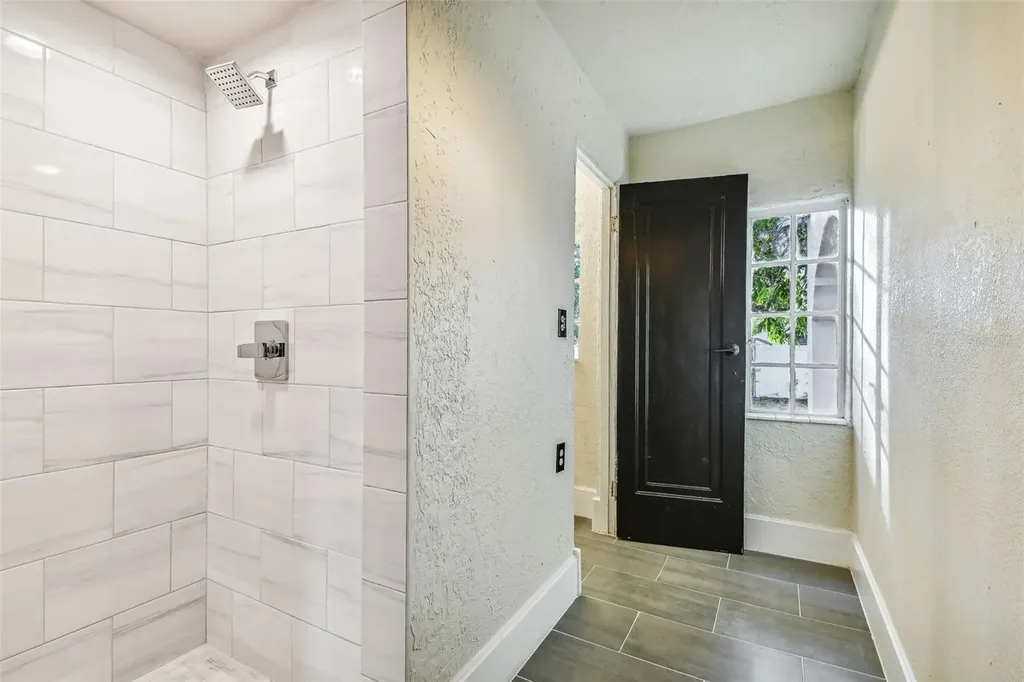 2102 W La Salle Street Tampa FL 33607
