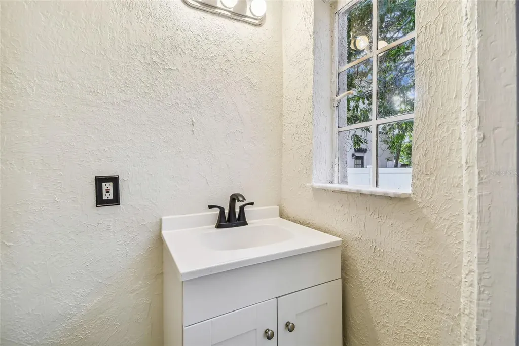 2102 W La Salle Street Tampa FL 33607