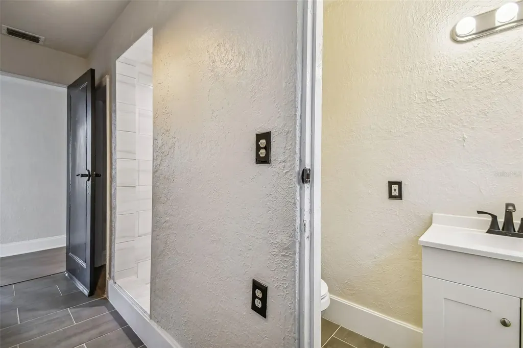 2102 W La Salle Street Tampa FL 33607