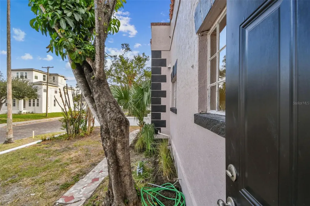 2102 W La Salle Street Tampa FL 33607