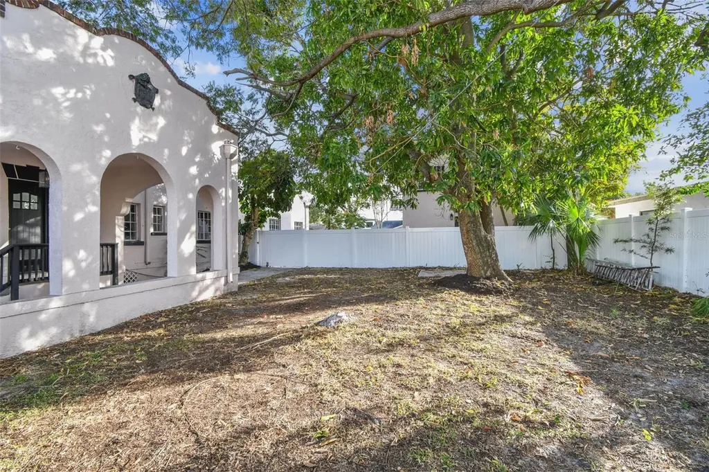 2102 W La Salle Street Tampa FL 33607