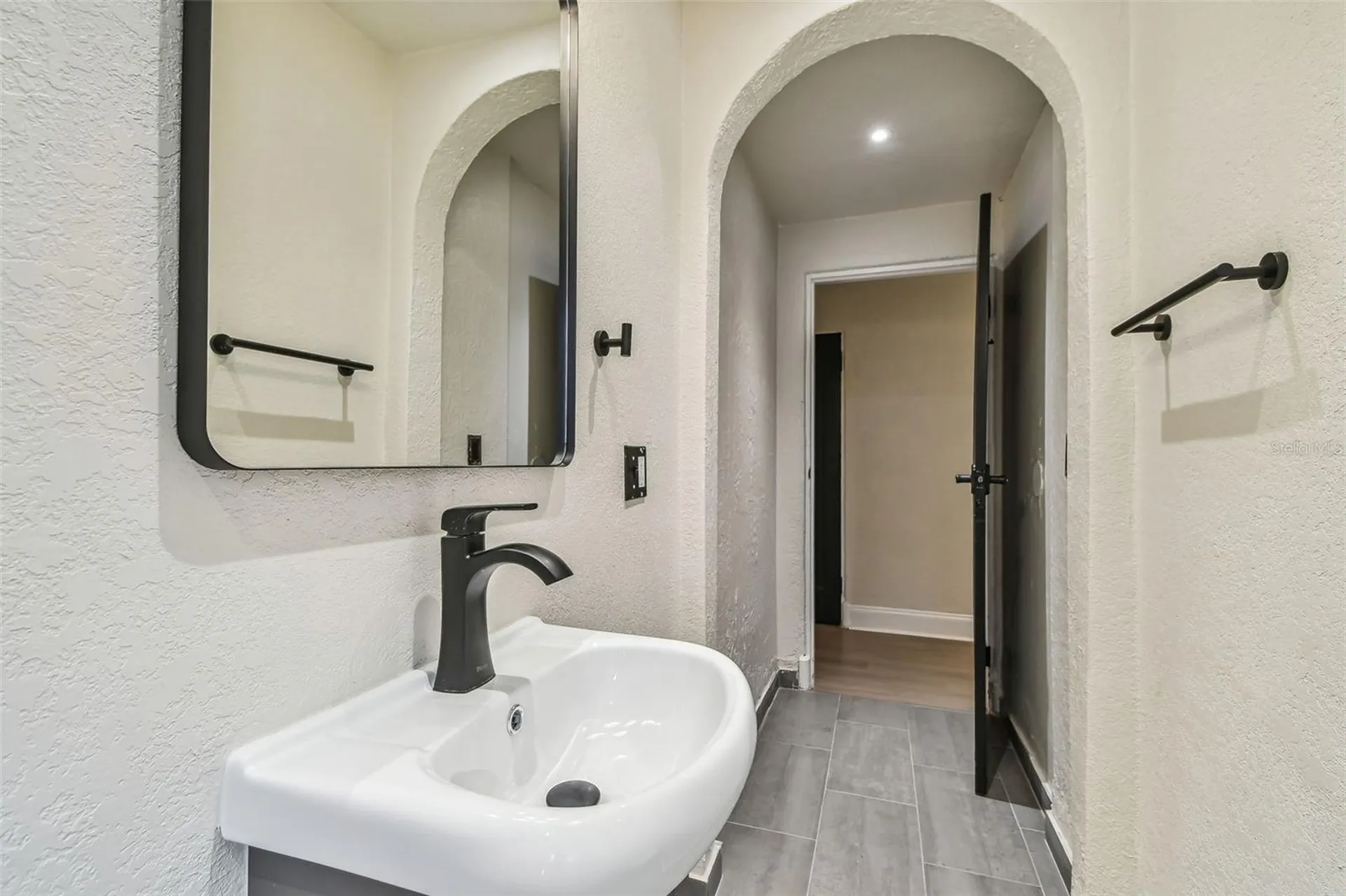 2102 W La Salle Street Tampa FL 33607