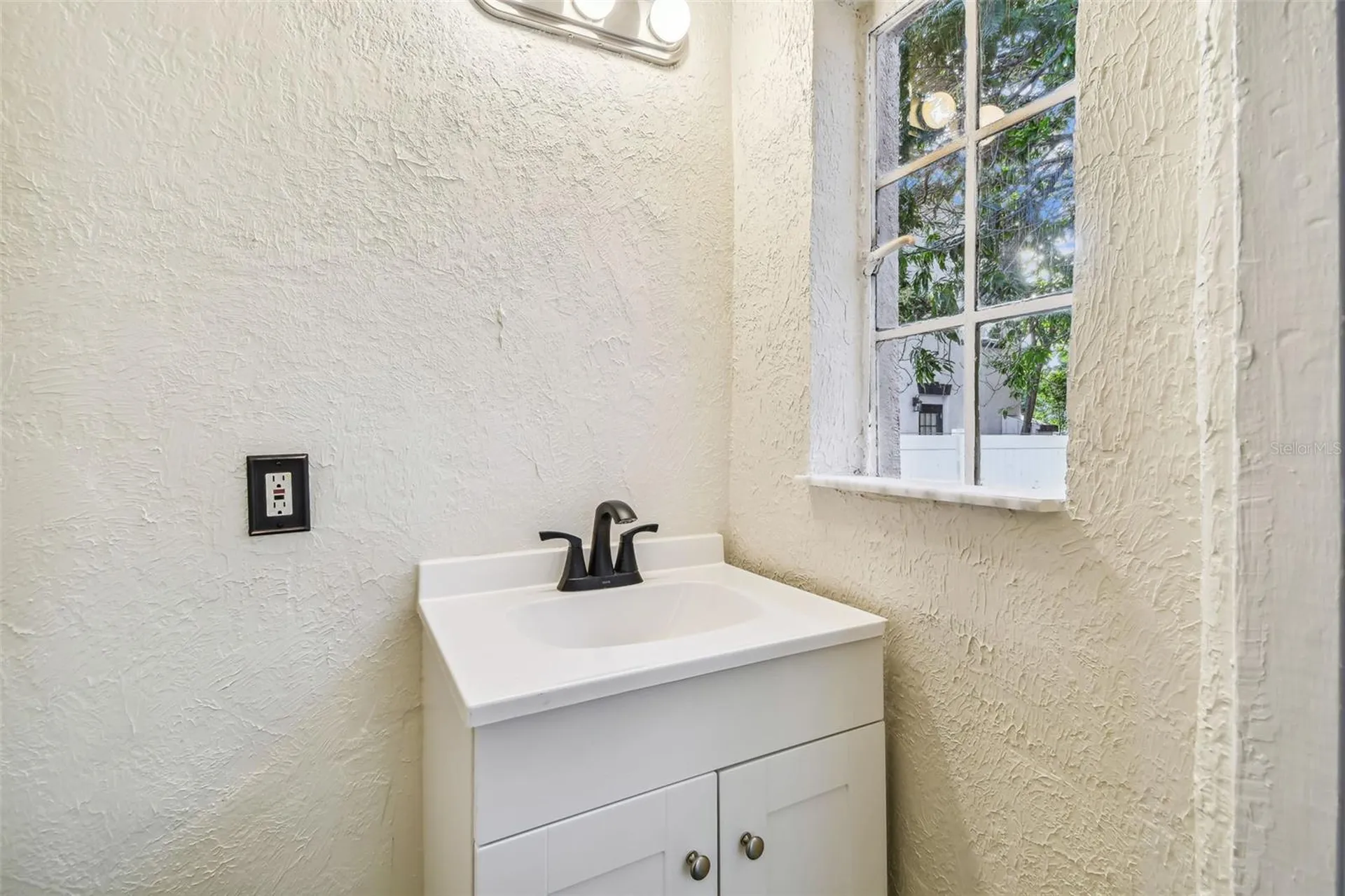 2102 W La Salle Street Tampa FL 33607