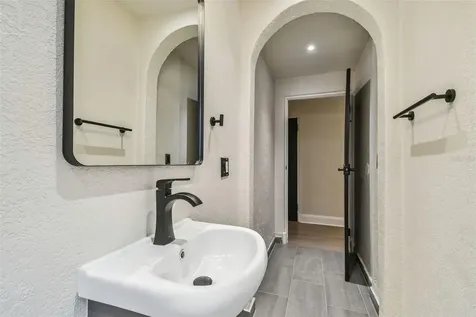 2102 W La Salle Street Tampa FL 33607