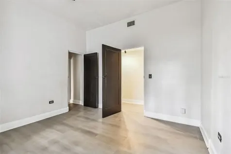 2102 W La Salle Street Tampa FL 33607