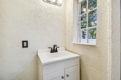 2102 W La Salle Street Tampa FL 33607