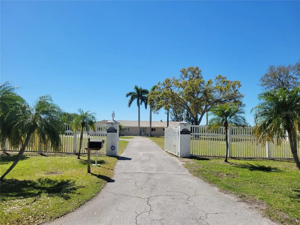 1730 Robinhood Lane Clearwater FL 33764