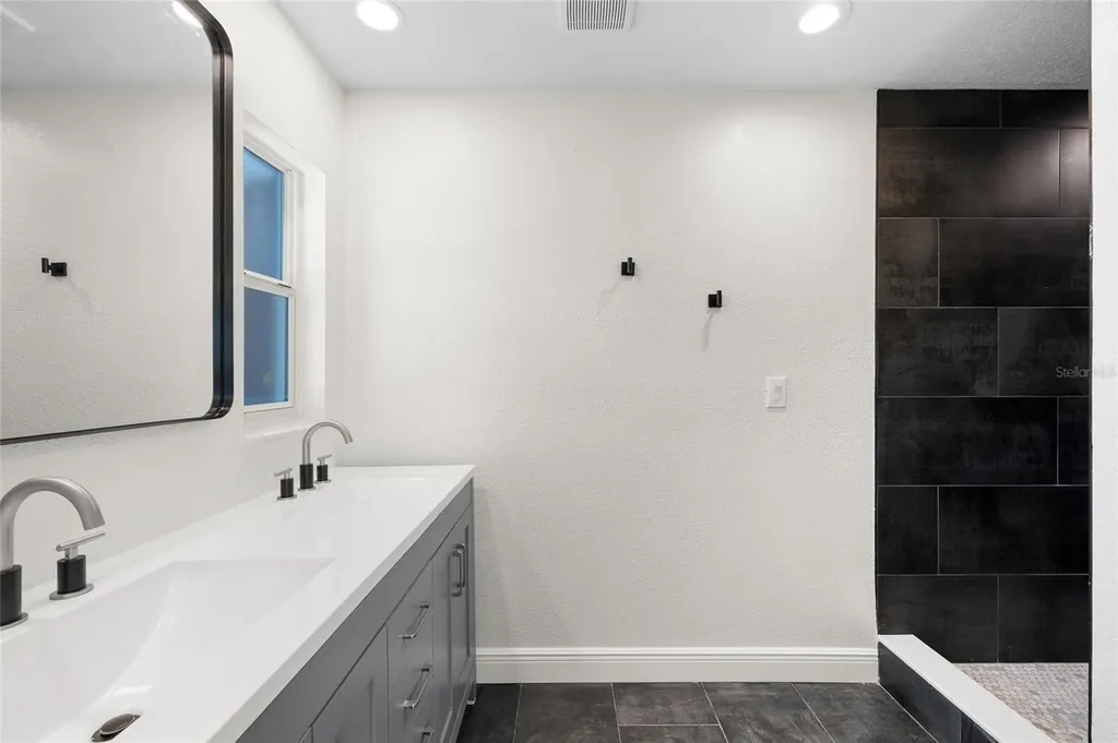 5901 Denver Street NE St Petersburg FL 33703