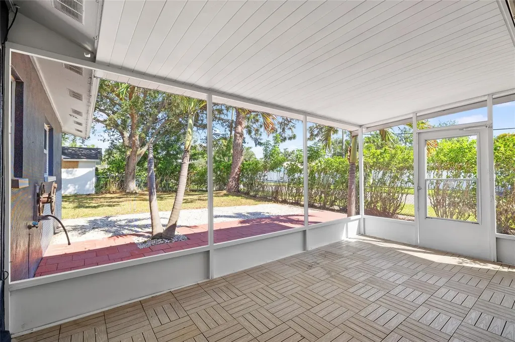 5901 Denver Street NE St Petersburg FL 33703